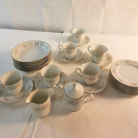 carlton Dining 3 Carlton Corsage Floral Dessert Plates Bowls Tea Cups Saucers China Set